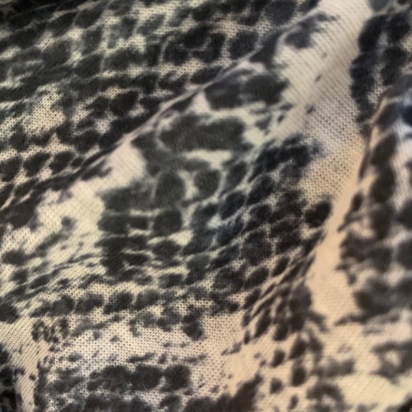 H&M Grey & White Snake Print Flowy Tank Top - Picture 5 of 8